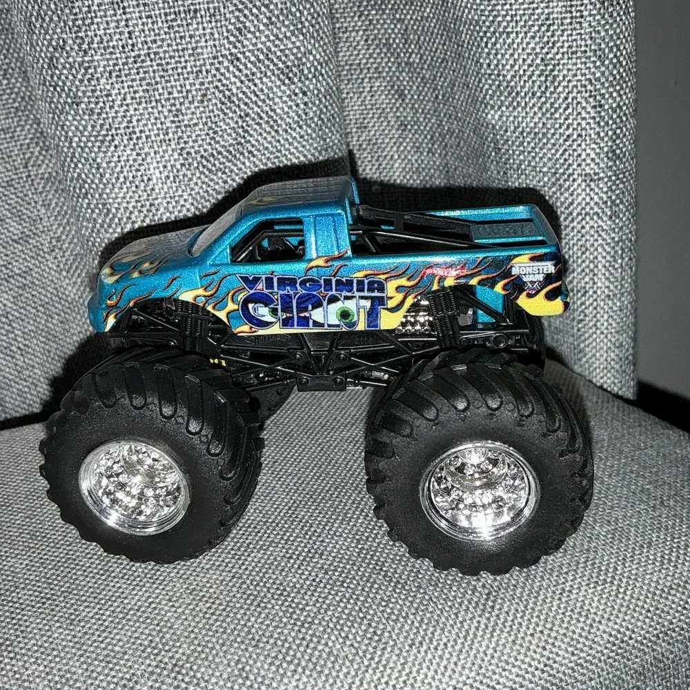Hot Wheels Monster Jam Virginia Giant 1/64 Scale Monster Truck Rare HTF Blue
